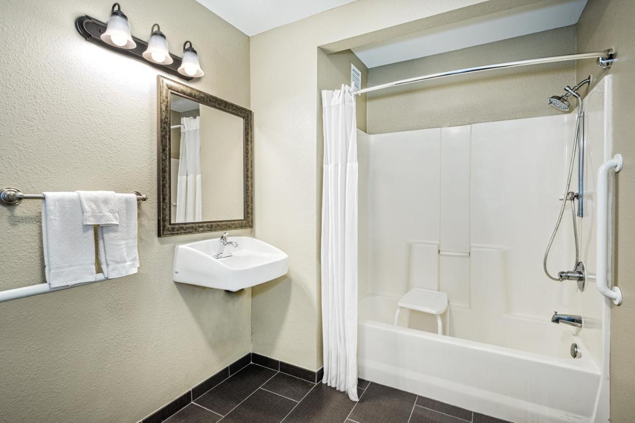 One-Bedroom Suite Disability Access or Non-Smoking